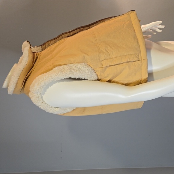 Thread & Supply Cream Lightweight Vest with High Collar and Cozy Lining Size S - Picture 2 of 11